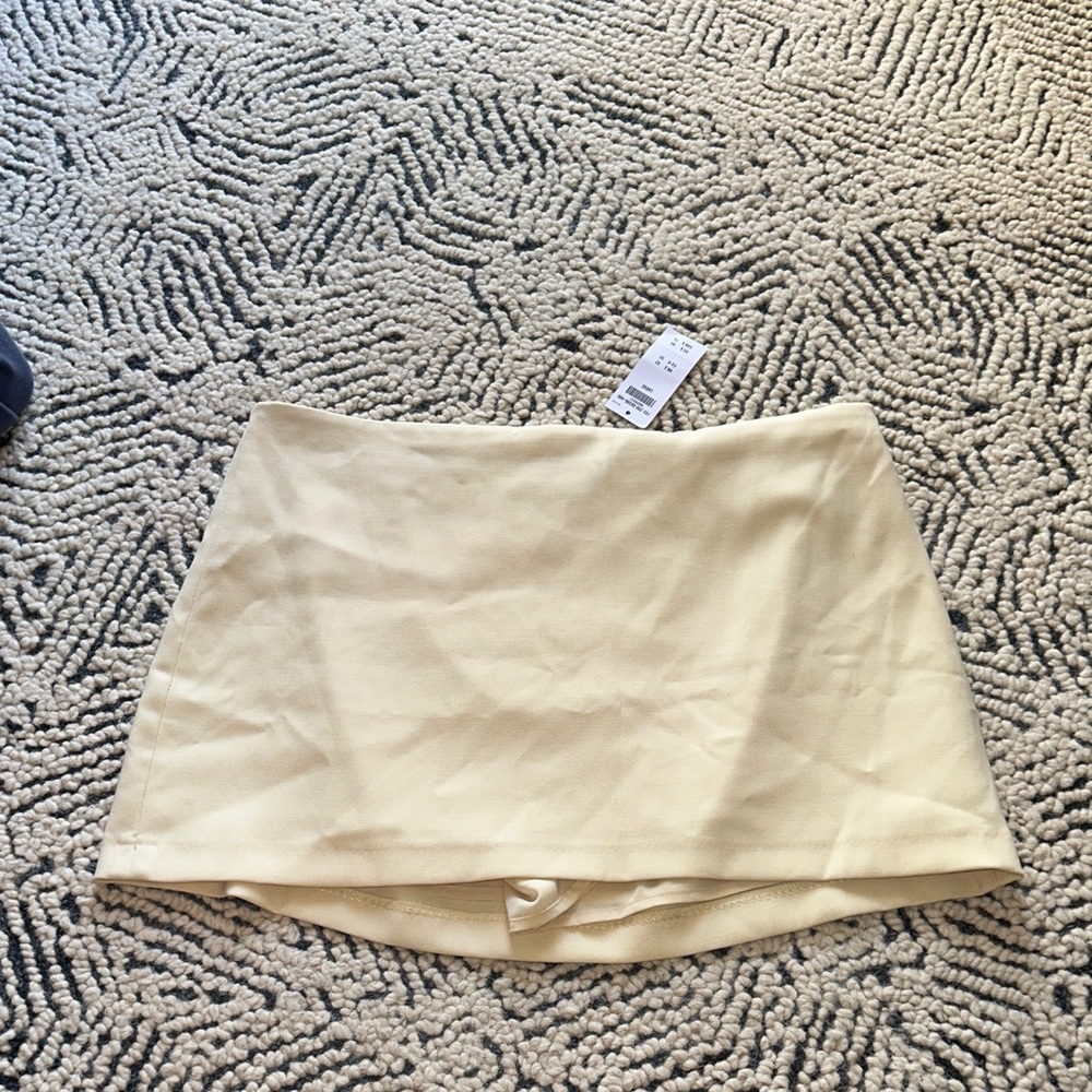 Butter yellow Abercrombie Mini Skirt
